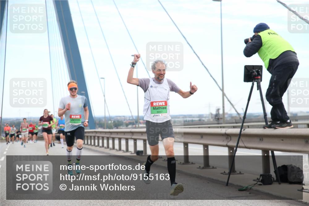 03.10.2025 - Köhlbrandbrückenlauf Jannik Wohlers http://msf.ph/oto/9155163 03.10.2025 15:20:34 Position 1 33, 7010, 9057 meine-sportfotos.de