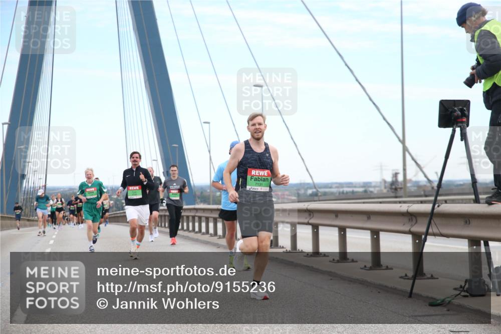 03.10.2025 - Köhlbrandbrückenlauf Jannik Wohlers http://msf.ph/oto/9155236 03.10.2025 15:20:51 Position 1 7131 meine-sportfotos.de