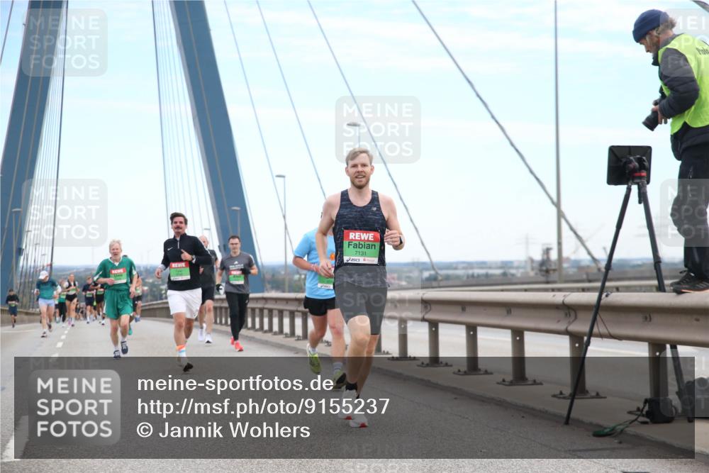 03.10.2025 - Köhlbrandbrückenlauf Jannik Wohlers http://msf.ph/oto/9155237 03.10.2025 15:20:51 Position 1 7131 meine-sportfotos.de