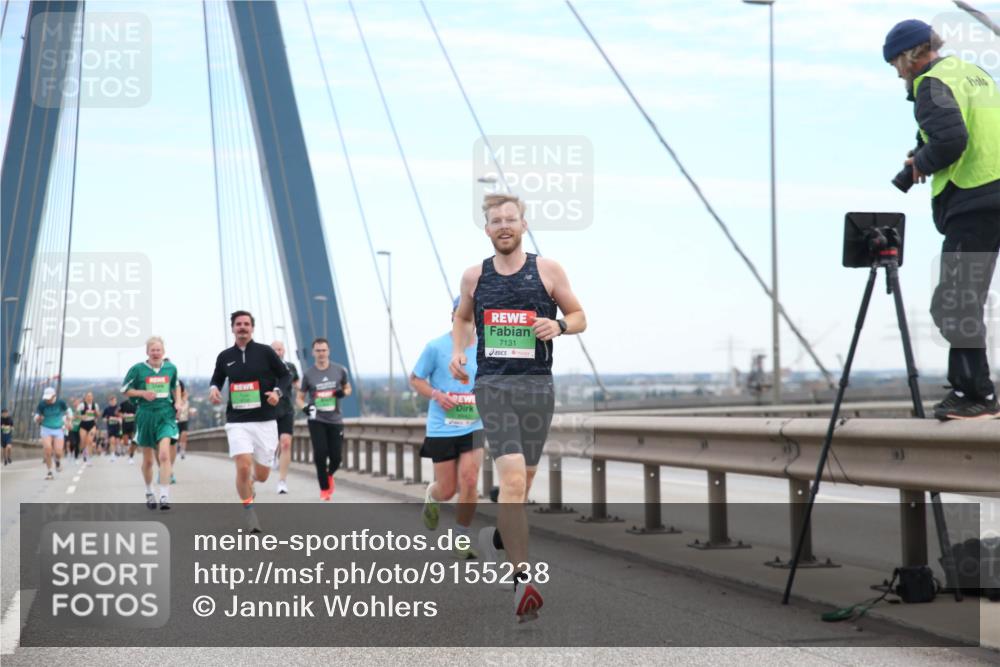 03.10.2025 - Köhlbrandbrückenlauf Jannik Wohlers http://msf.ph/oto/9155238 03.10.2025 15:20:51 Position 1 7131 meine-sportfotos.de