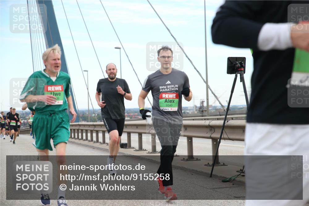 03.10.2025 - Köhlbrandbrückenlauf Jannik Wohlers http://msf.ph/oto/9155258 03.10.2025 15:20:55 Position 1 9340 meine-sportfotos.de