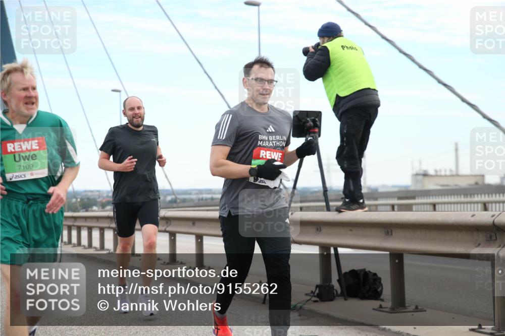 03.10.2025 - Köhlbrandbrückenlauf Jannik Wohlers http://msf.ph/oto/9155262 03.10.2025 15:20:55 Position 1 7109 meine-sportfotos.de