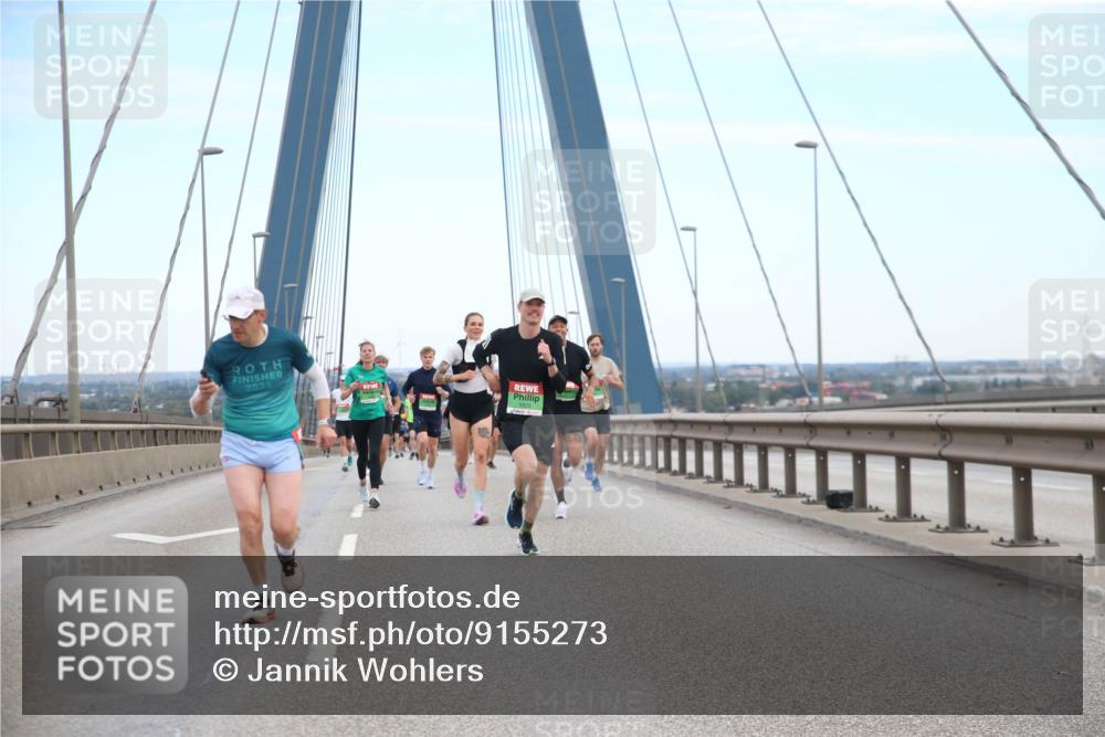 03.10.2025 - Köhlbrandbrückenlauf Jannik Wohlers http://msf.ph/oto/9155273 03.10.2025 15:20:59 Position 1 2025 meine-sportfotos.de