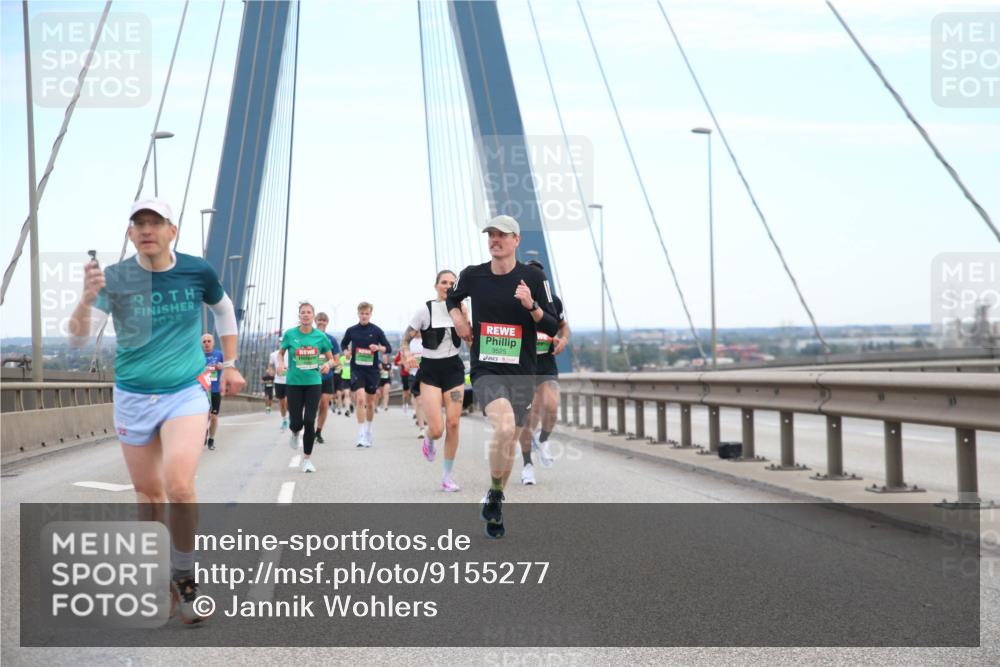 03.10.2025 - Köhlbrandbrückenlauf Jannik Wohlers http://msf.ph/oto/9155277 03.10.2025 15:21:00 Position 1 2025, 9525 meine-sportfotos.de