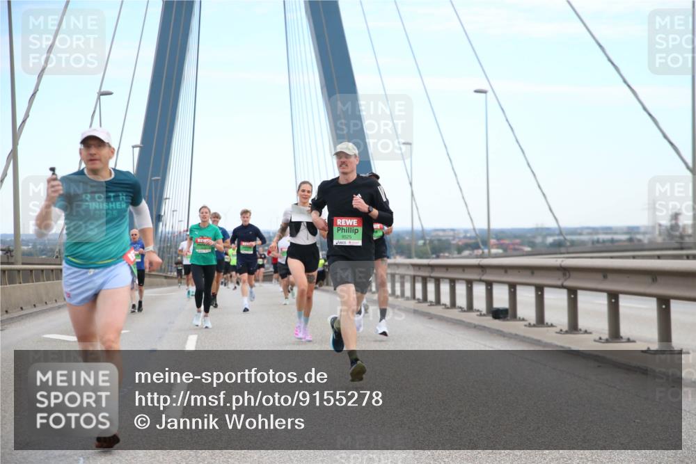 03.10.2025 - Köhlbrandbrückenlauf Jannik Wohlers http://msf.ph/oto/9155278 03.10.2025 15:21:00 Position 1 2025, 9525 meine-sportfotos.de