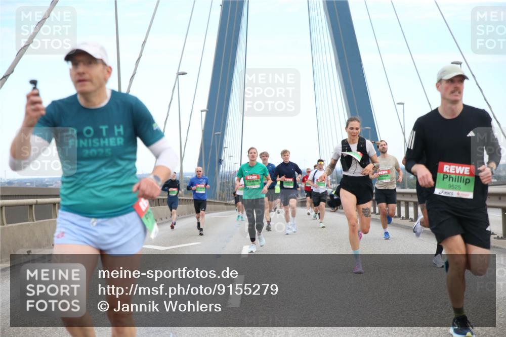 03.10.2025 - Köhlbrandbrückenlauf Jannik Wohlers http://msf.ph/oto/9155279 03.10.2025 15:21:01 Position 1 2025, 9525 meine-sportfotos.de