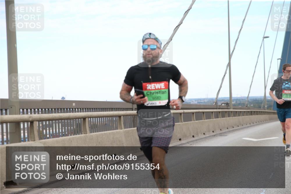 03.10.2025 - Köhlbrandbrückenlauf Jannik Wohlers http://msf.ph/oto/9155354 03.10.2025 15:21:19 Position 1 9582, 7017 meine-sportfotos.de