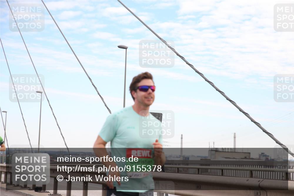03.10.2025 - Köhlbrandbrückenlauf Jannik Wohlers http://msf.ph/oto/9155378 03.10.2025 15:21:49 Position 1 7085 meine-sportfotos.de