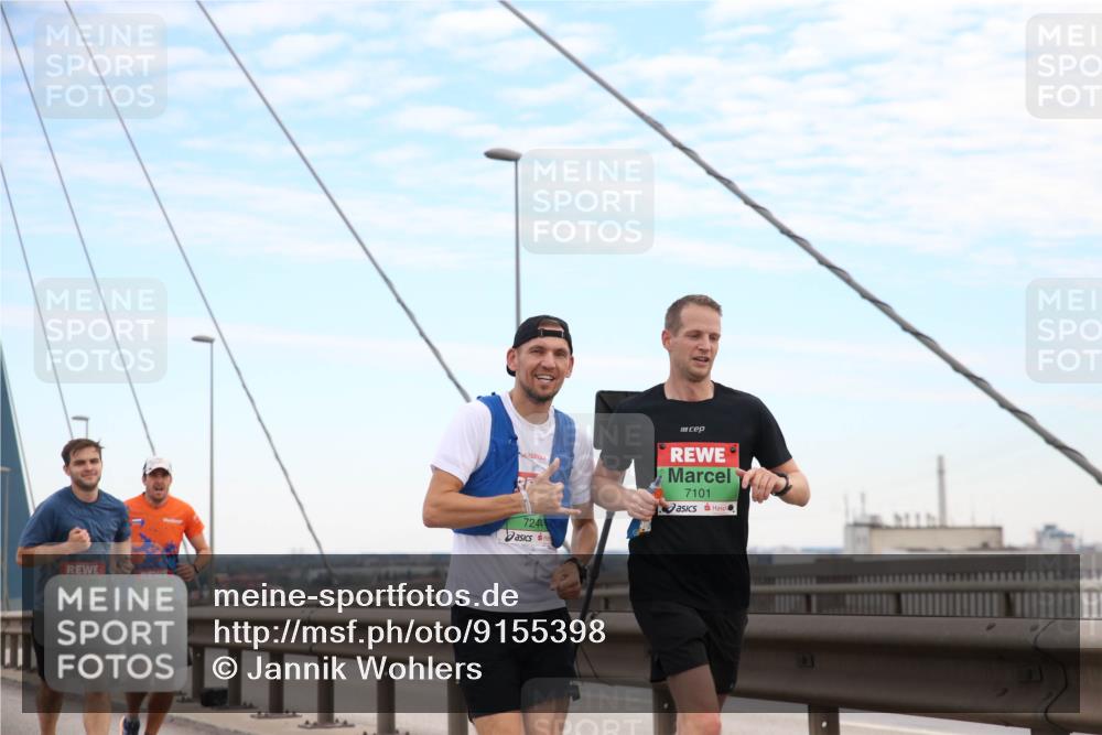 03.10.2025 - Köhlbrandbrückenlauf Jannik Wohlers http://msf.ph/oto/9155398 03.10.2025 15:21:56 Position 1 7086, 7244, 7101 meine-sportfotos.de