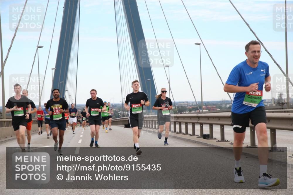 03.10.2025 - Köhlbrandbrückenlauf Jannik Wohlers http://msf.ph/oto/9155435 03.10.2025 15:22:08 Position 1 9589 meine-sportfotos.de