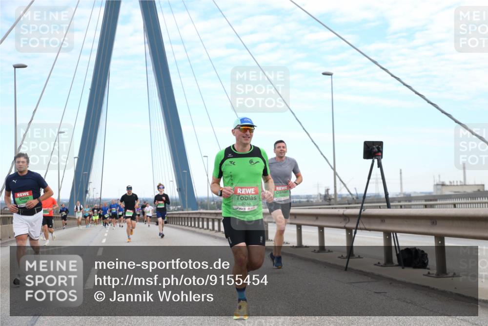 03.10.2025 - Köhlbrandbrückenlauf Jannik Wohlers http://msf.ph/oto/9155454 03.10.2025 15:22:15 Position 1 8783 meine-sportfotos.de