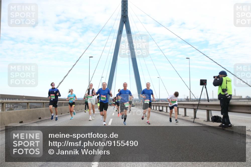 03.10.2025 - Köhlbrandbrückenlauf Jannik Wohlers http://msf.ph/oto/9155490 03.10.2025 15:22:25 Position 1  meine-sportfotos.de