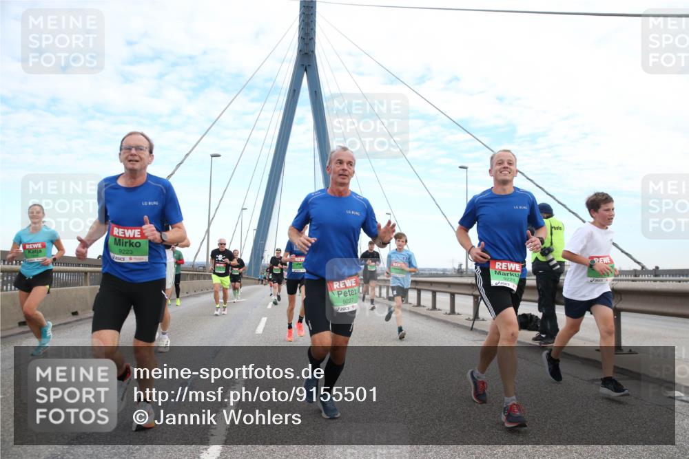 03.10.2025 - Köhlbrandbrückenlauf Jannik Wohlers http://msf.ph/oto/9155501 03.10.2025 15:22:27 Position 1 9223, 9227, 9224 meine-sportfotos.de