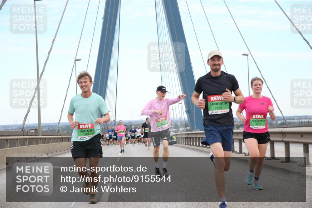 03.10.2025 - Köhlbrandbrückenlauf Jannik Wohlers http://msf.ph/oto/9155544 03.10.2025 15:22:39 Position 1 7329, 9665, 7238, 9370 meine-sportfotos.de
