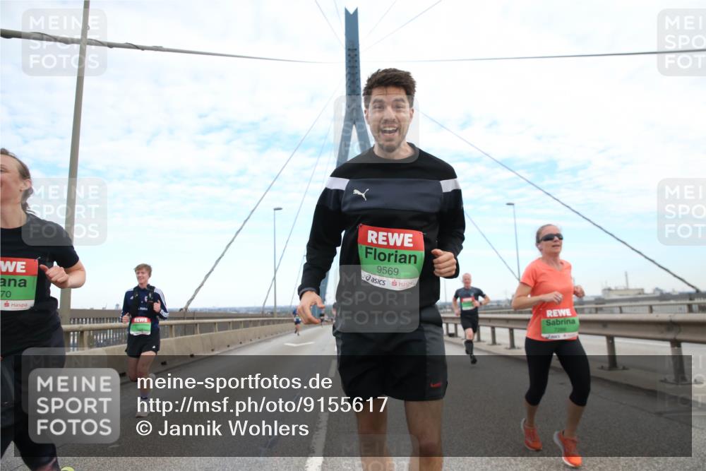 03.10.2025 - Köhlbrandbrückenlauf Jannik Wohlers http://msf.ph/oto/9155617 03.10.2025 15:23:15 Position 1 70, 9569, 7266 meine-sportfotos.de