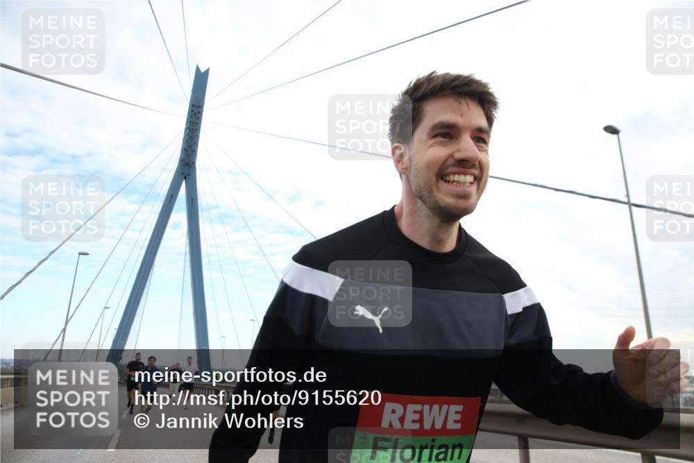 03.10.2025 - Köhlbrandbrückenlauf Jannik Wohlers http://msf.ph/oto/9155620 03.10.2025 15:23:16 Position 1  meine-sportfotos.de