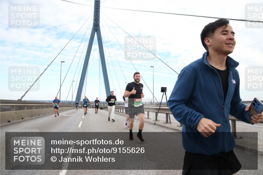 03.10.2025 - Köhlbrandbrückenlauf Jannik Wohlers http://msf.ph/oto/9155626 03.10.2025 15:23:19 Position 1  meine-sportfotos.de