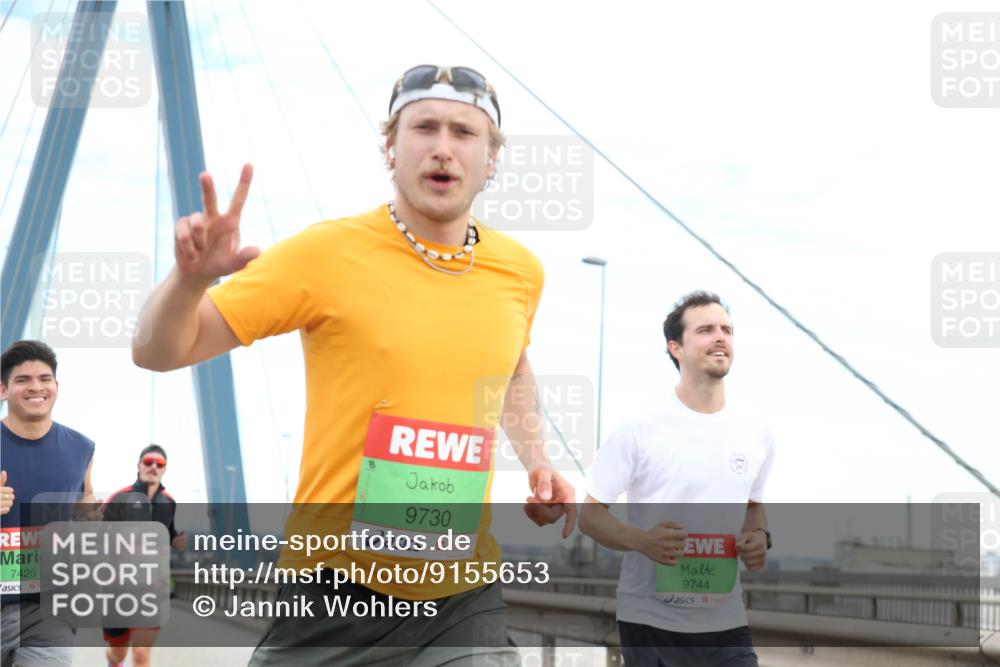 03.10.2025 - Köhlbrandbrückenlauf Jannik Wohlers http://msf.ph/oto/9155653 03.10.2025 15:25:27 Position 1 7425, 9730, 9744 meine-sportfotos.de