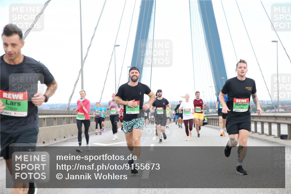 03.10.2025 - Köhlbrandbrückenlauf Jannik Wohlers http://msf.ph/oto/9155673 03.10.2025 15:25:37 Position 1 7600, 7451, 7568 meine-sportfotos.de
