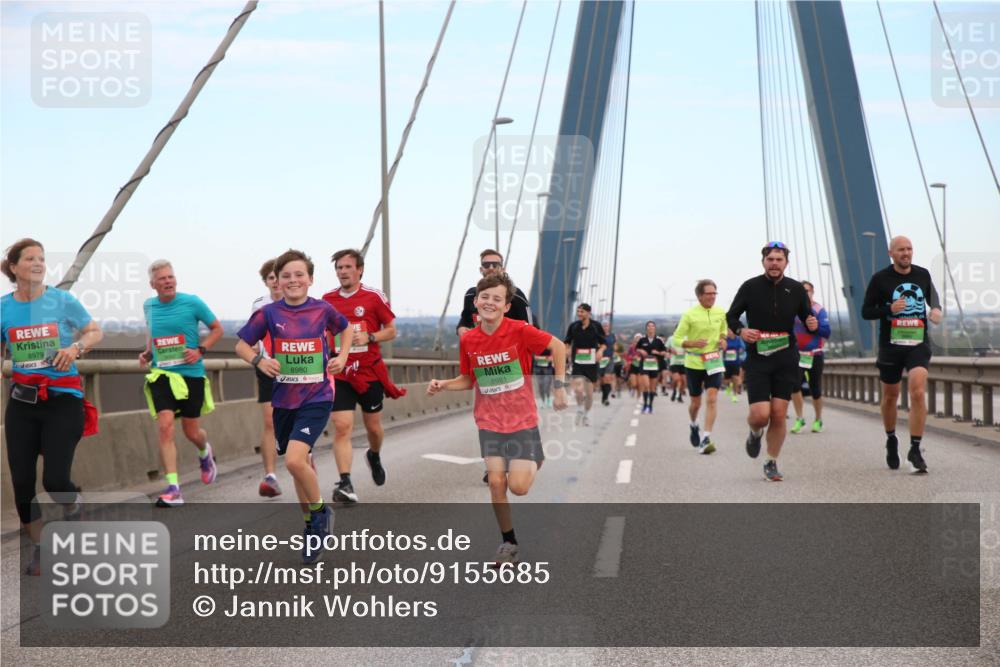 03.10.2025 - Köhlbrandbrückenlauf Jannik Wohlers http://msf.ph/oto/9155685 03.10.2025 15:25:43 Position 1 8979, 8980, 8981 meine-sportfotos.de