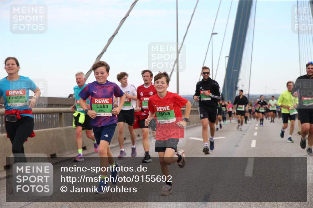 03.10.2025 - Köhlbrandbrückenlauf Jannik Wohlers http://msf.ph/oto/9155692 03.10.2025 15:25:44 Position 1 8979, 8980, 8981 meine-sportfotos.de