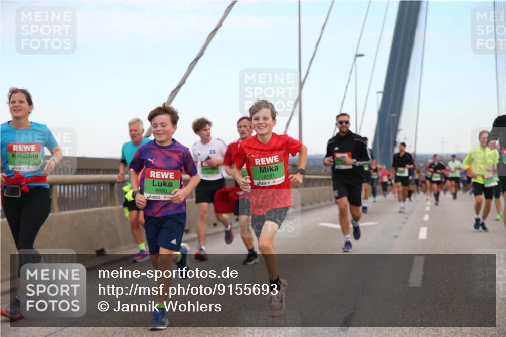 03.10.2025 - Köhlbrandbrückenlauf Jannik Wohlers http://msf.ph/oto/9155693 03.10.2025 15:25:44 Position 1 8979, 8980, 8981 meine-sportfotos.de