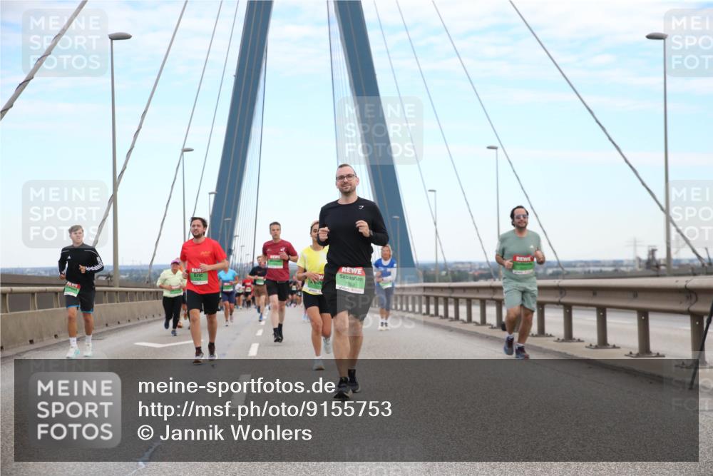 03.10.2025 - Köhlbrandbrückenlauf Jannik Wohlers http://msf.ph/oto/9155753 03.10.2025 15:26:04 Position 1 7303 meine-sportfotos.de