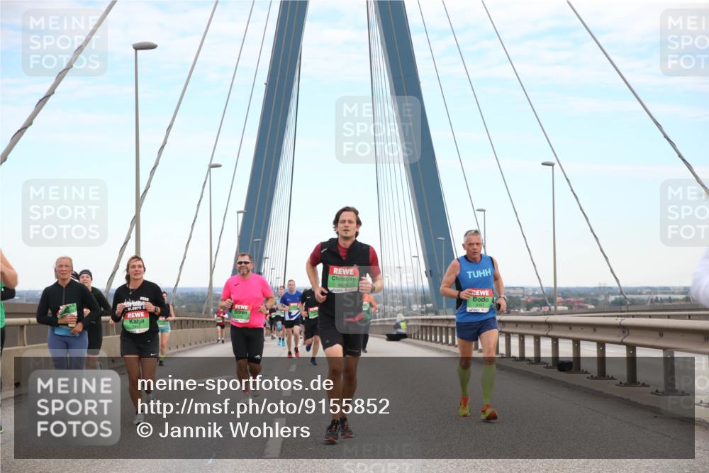 03.10.2025 - Köhlbrandbrückenlauf Jannik Wohlers http://msf.ph/oto/9155852 03.10.2025 15:26:37 Position 1 8, 0975, 7498 meine-sportfotos.de