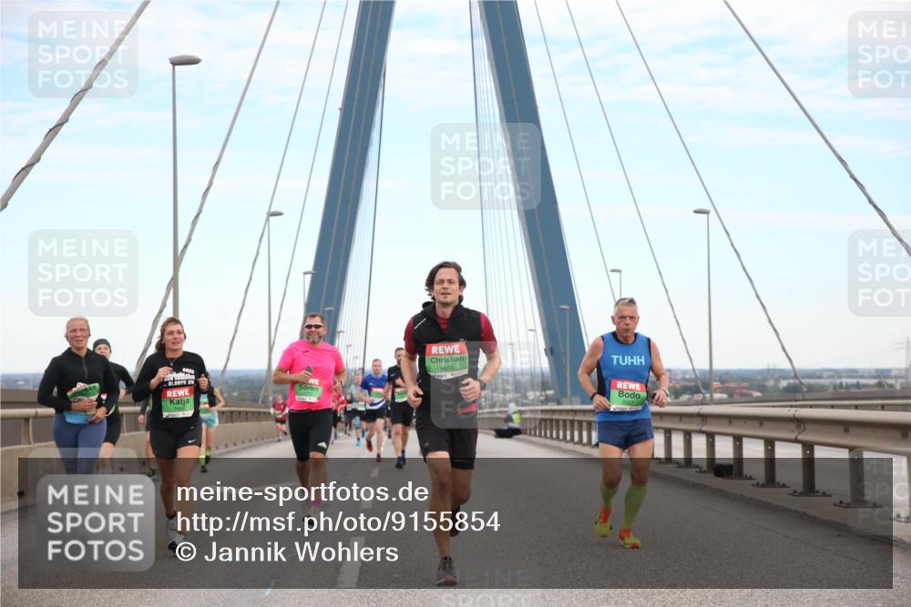03.10.2025 - Köhlbrandbrückenlauf Jannik Wohlers http://msf.ph/oto/9155854 03.10.2025 15:26:37 Position 1 02, 2, 0975, 9626 meine-sportfotos.de