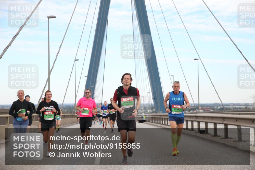 03.10.2025 - Köhlbrandbrückenlauf Jannik Wohlers http://msf.ph/oto/9155855 03.10.2025 15:26:37 Position 1 2022, 21, 0975, 9626, 9567 meine-sportfotos.de
