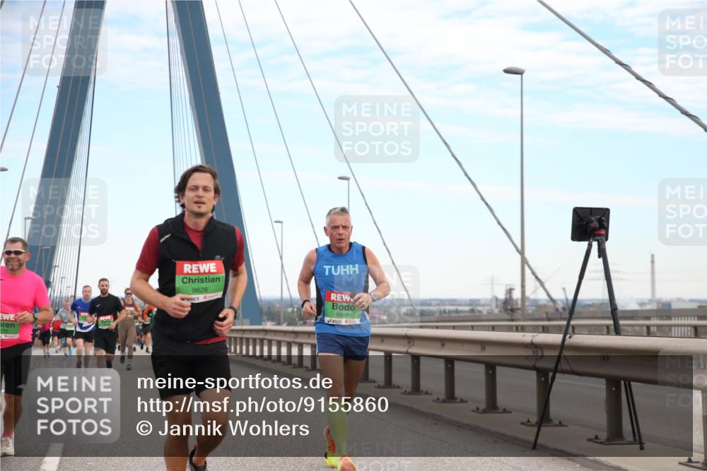 03.10.2025 - Köhlbrandbrückenlauf Jannik Wohlers http://msf.ph/oto/9155860 03.10.2025 15:26:38 Position 1 772, 9626, 9567 meine-sportfotos.de