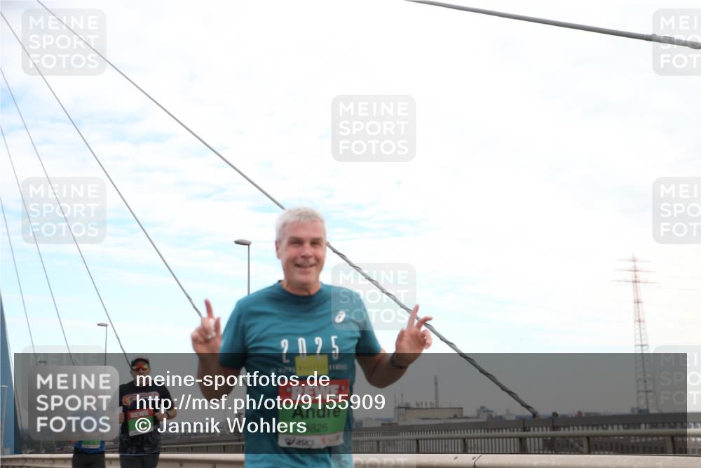03.10.2025 - Köhlbrandbrückenlauf Jannik Wohlers http://msf.ph/oto/9155909 03.10.2025 15:26:59 Position 1 2025, 8826 meine-sportfotos.de