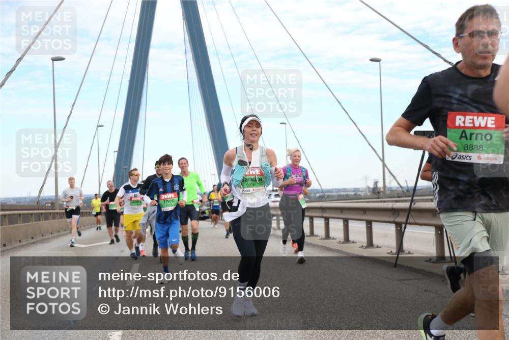 03.10.2025 - Köhlbrandbrückenlauf Jannik Wohlers http://msf.ph/oto/9156006 03.10.2025 15:27:29 Position 1 9201, 8888, 8153 meine-sportfotos.de