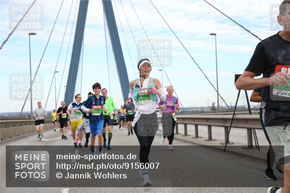 03.10.2025 - Köhlbrandbrückenlauf Jannik Wohlers http://msf.ph/oto/9156007 03.10.2025 15:27:29 Position 1 8153, 9201, 88 meine-sportfotos.de