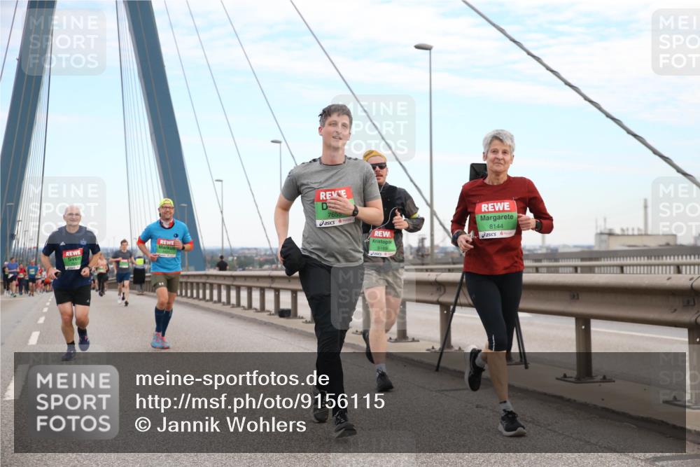03.10.2025 - Köhlbrandbrückenlauf Jannik Wohlers http://msf.ph/oto/9156115 03.10.2025 15:28:05 Position 1 7655, 9169, 8144 meine-sportfotos.de