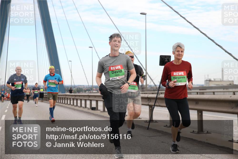 03.10.2025 - Köhlbrandbrückenlauf Jannik Wohlers http://msf.ph/oto/9156116 03.10.2025 15:28:05 Position 1 7533, 7655, 9169, 3144 meine-sportfotos.de
