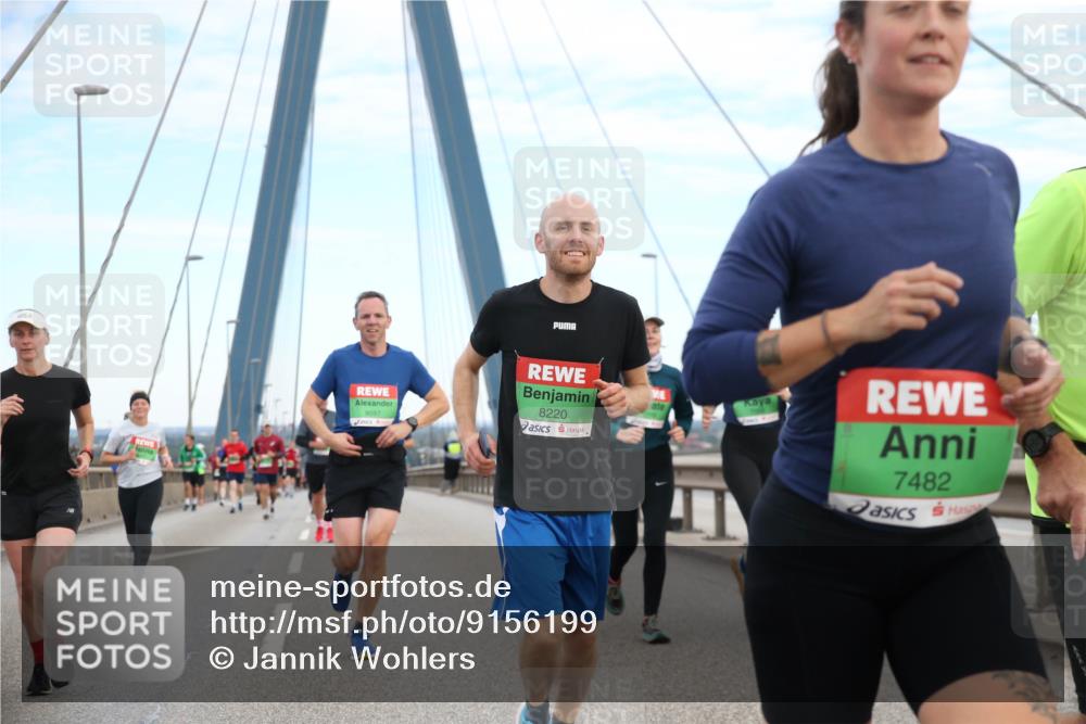 03.10.2025 - Köhlbrandbrückenlauf Jannik Wohlers http://msf.ph/oto/9156199 03.10.2025 15:28:58 Position 1 9097, 8220, 7482 meine-sportfotos.de