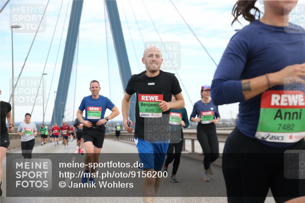 03.10.2025 - Köhlbrandbrückenlauf Jannik Wohlers http://msf.ph/oto/9156200 03.10.2025 15:28:58 Position 1 9097, 8220, 7482 meine-sportfotos.de