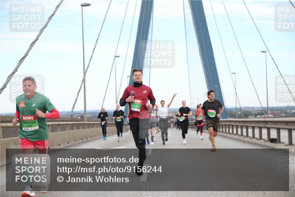 03.10.2025 - Köhlbrandbrückenlauf Jannik Wohlers http://msf.ph/oto/9156244 03.10.2025 15:29:31 Position 1 9295, 9131 meine-sportfotos.de