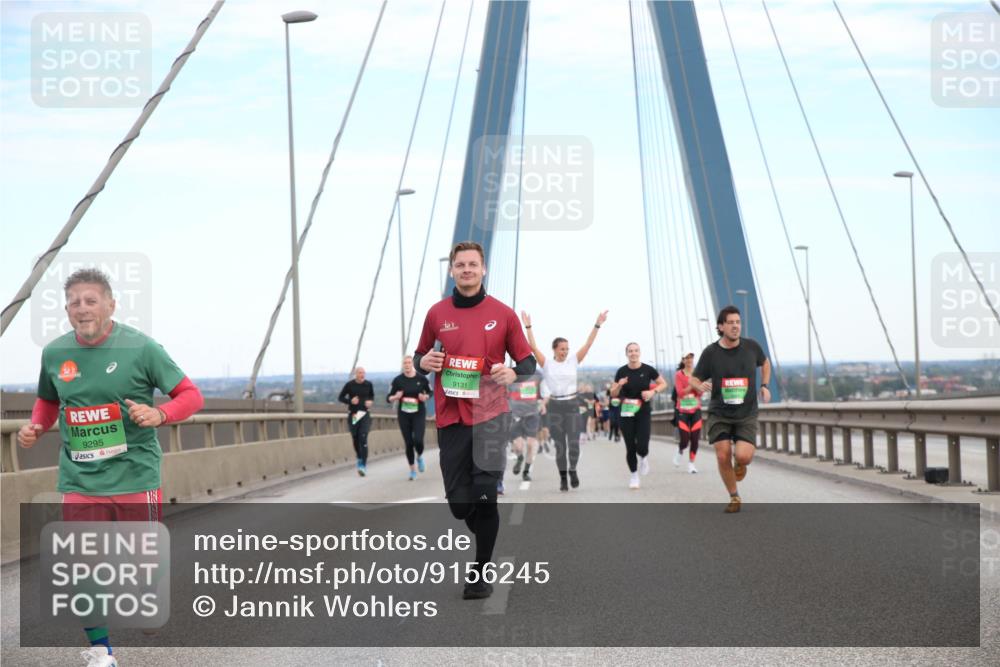 03.10.2025 - Köhlbrandbrückenlauf Jannik Wohlers http://msf.ph/oto/9156245 03.10.2025 15:29:31 Position 1 9295, 9131 meine-sportfotos.de