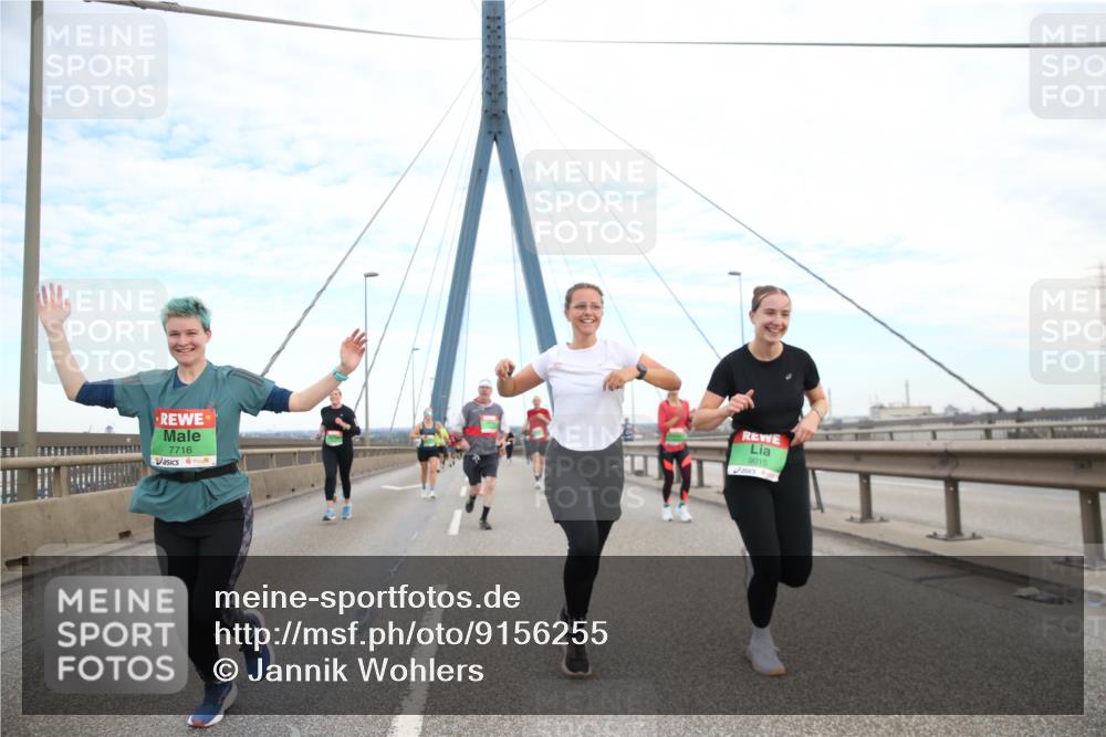 03.10.2025 - Köhlbrandbrückenlauf Jannik Wohlers http://msf.ph/oto/9156255 03.10.2025 15:29:36 Position 1 7716, 9015 meine-sportfotos.de