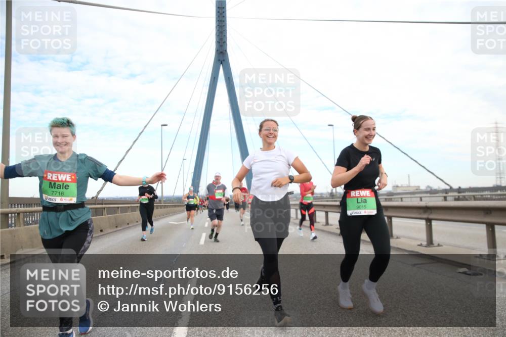 03.10.2025 - Köhlbrandbrückenlauf Jannik Wohlers http://msf.ph/oto/9156256 03.10.2025 15:29:36 Position 1 7716, 9015 meine-sportfotos.de