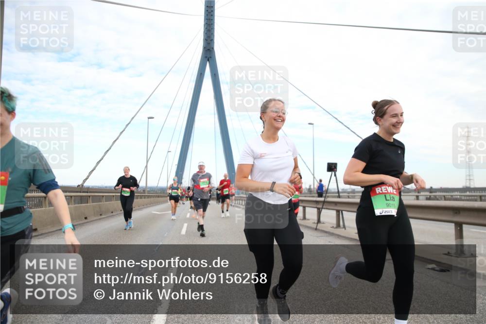 03.10.2025 - Köhlbrandbrückenlauf Jannik Wohlers http://msf.ph/oto/9156258 03.10.2025 15:29:36 Position 1 9015 meine-sportfotos.de