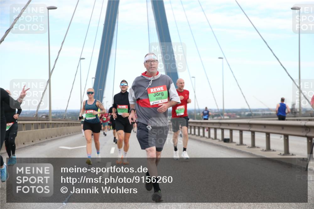 03.10.2025 - Köhlbrandbrückenlauf Jannik Wohlers http://msf.ph/oto/9156260 03.10.2025 15:29:37 Position 1 8066 meine-sportfotos.de