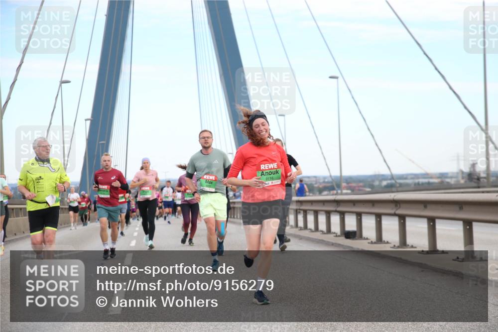 03.10.2025 - Köhlbrandbrückenlauf Jannik Wohlers http://msf.ph/oto/9156279 03.10.2025 15:29:42 Position 1 8009, 9116 meine-sportfotos.de