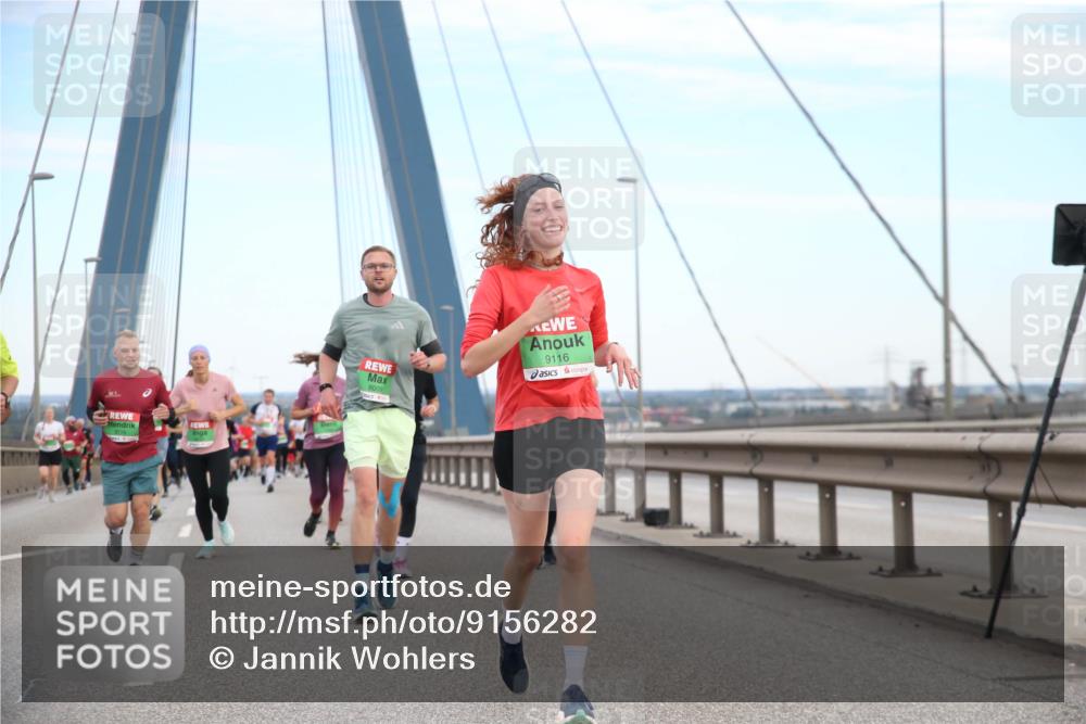03.10.2025 - Köhlbrandbrückenlauf Jannik Wohlers http://msf.ph/oto/9156282 03.10.2025 15:29:43 Position 1 9116 meine-sportfotos.de