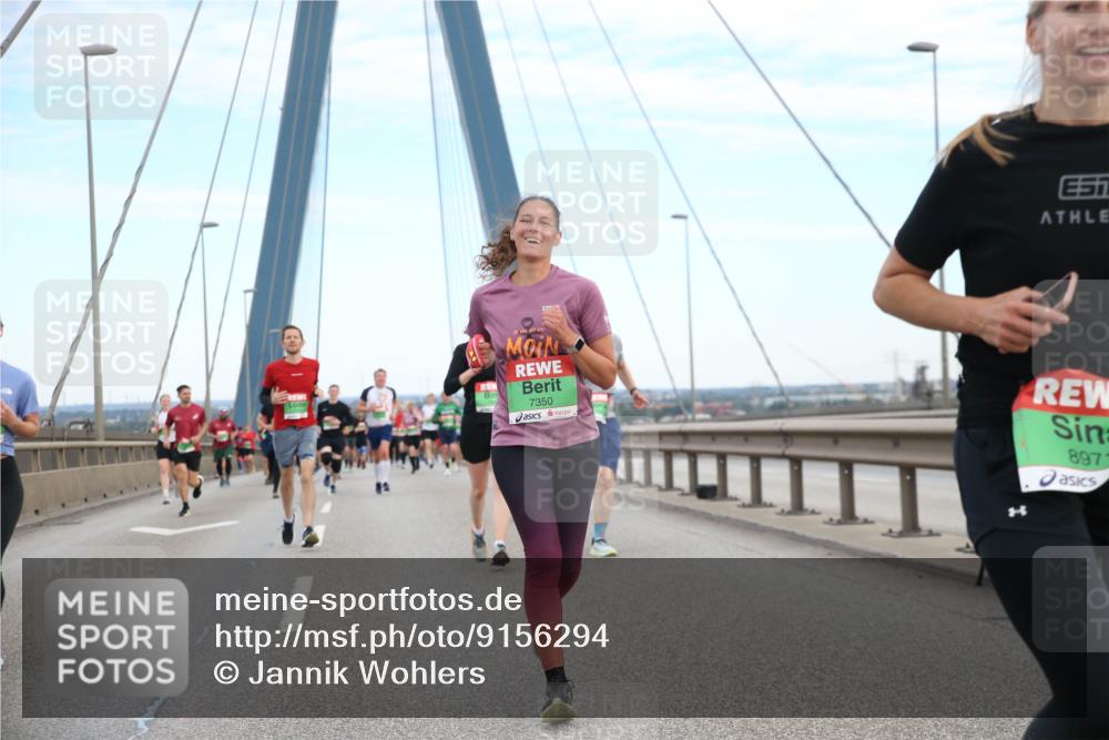 03.10.2025 - Köhlbrandbrückenlauf Jannik Wohlers http://msf.ph/oto/9156294 03.10.2025 15:29:46 Position 1 7350, 8971 meine-sportfotos.de