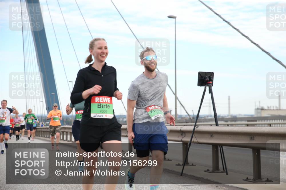 03.10.2025 - Köhlbrandbrückenlauf Jannik Wohlers http://msf.ph/oto/9156299 03.10.2025 15:29:49 Position 1 7, 7666, 766 meine-sportfotos.de