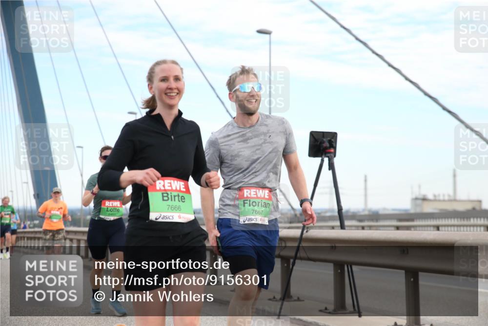 03.10.2025 - Köhlbrandbrückenlauf Jannik Wohlers http://msf.ph/oto/9156301 03.10.2025 15:29:49 Position 1 8451, 7667, 7666 meine-sportfotos.de