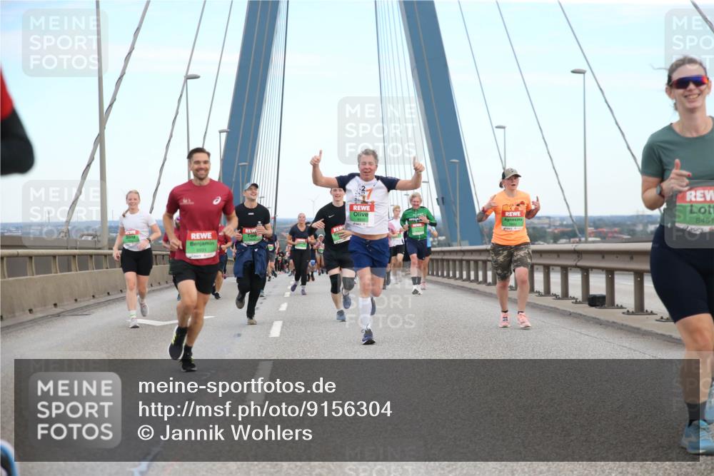 03.10.2025 - Köhlbrandbrückenlauf Jannik Wohlers http://msf.ph/oto/9156304 03.10.2025 15:29:50 Position 1 8451, 8931 meine-sportfotos.de